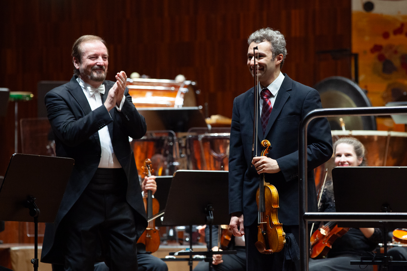Auch Dirigent Oliver von Dohnányi gratuliert Martin Yavryan © Chó/wefeel.art