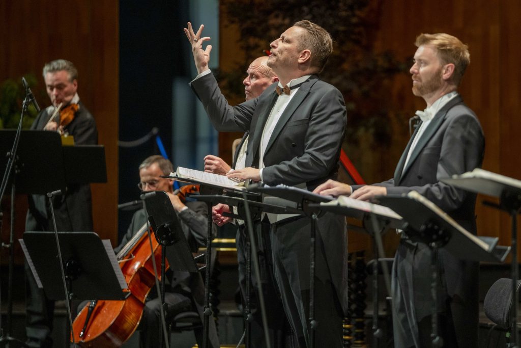 Bo Skovhus (Graf), Mika Kares (La Roche,Theaterdirektor), Sebastian Kohlhepp (Flamand, Dichter). c Salzburger Festspiele / Marco Borrelli.